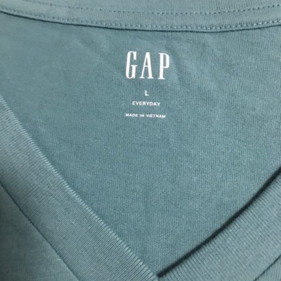 Gap V-Neck T-Shirt  Size Large   NWT - Picture 3 of 6
